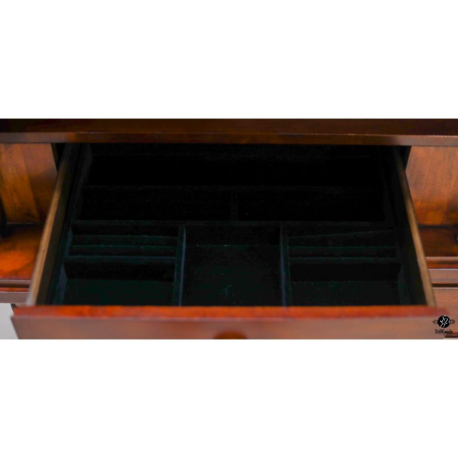 Universal Armoire