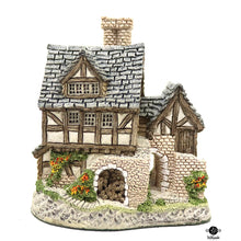  David Winter Figurine