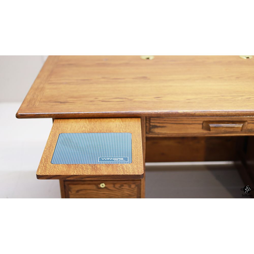 Winners Only Desk