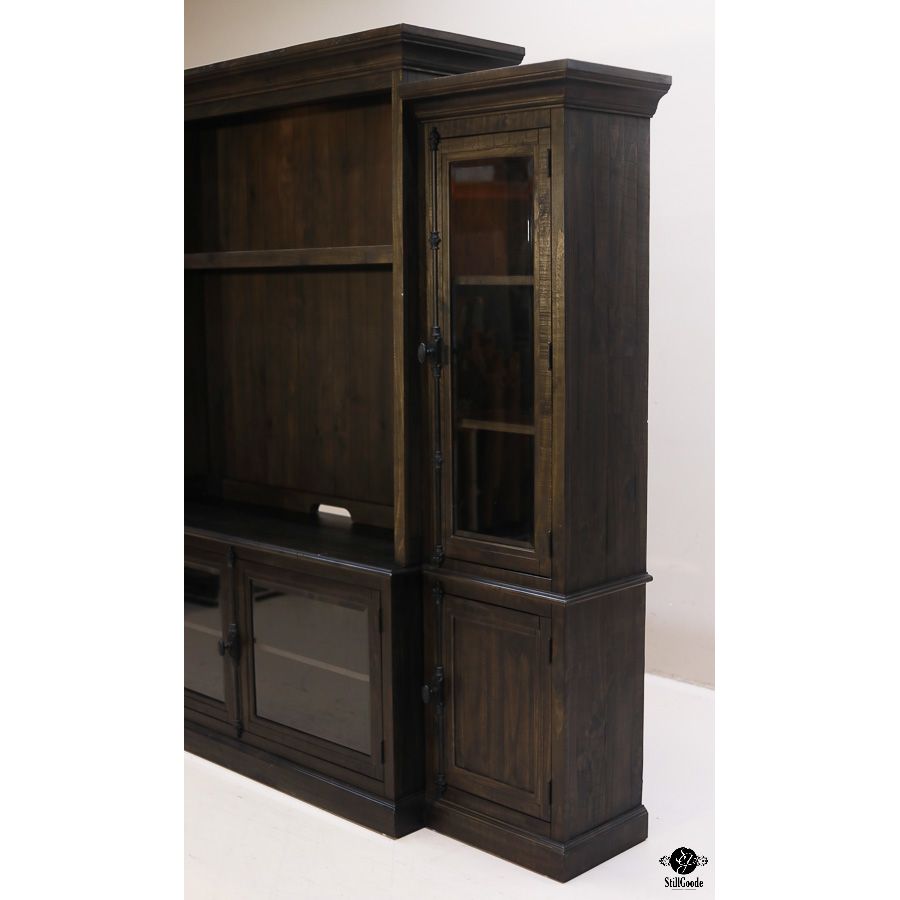 Magnussen Entertainment Center