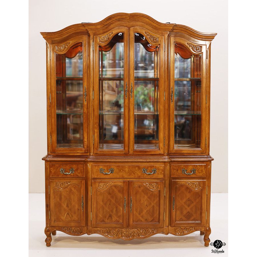 Universal China Cabinet