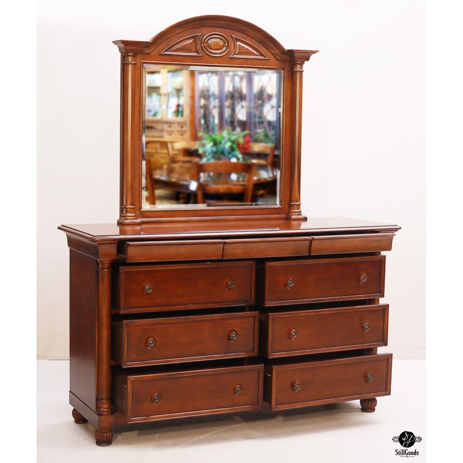 Universal Dresser