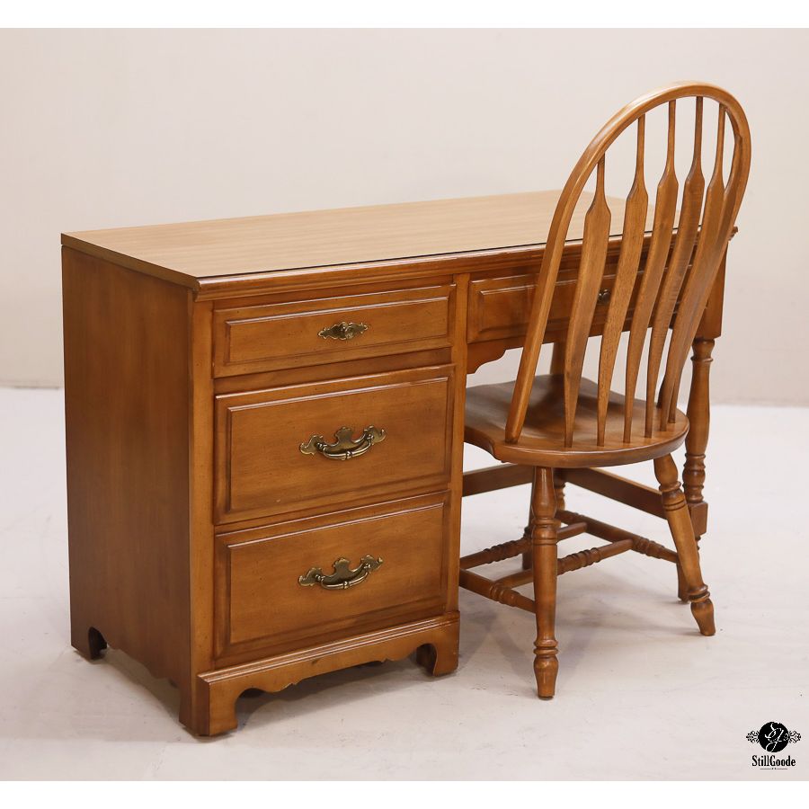 Thomasville Desk & Chair set