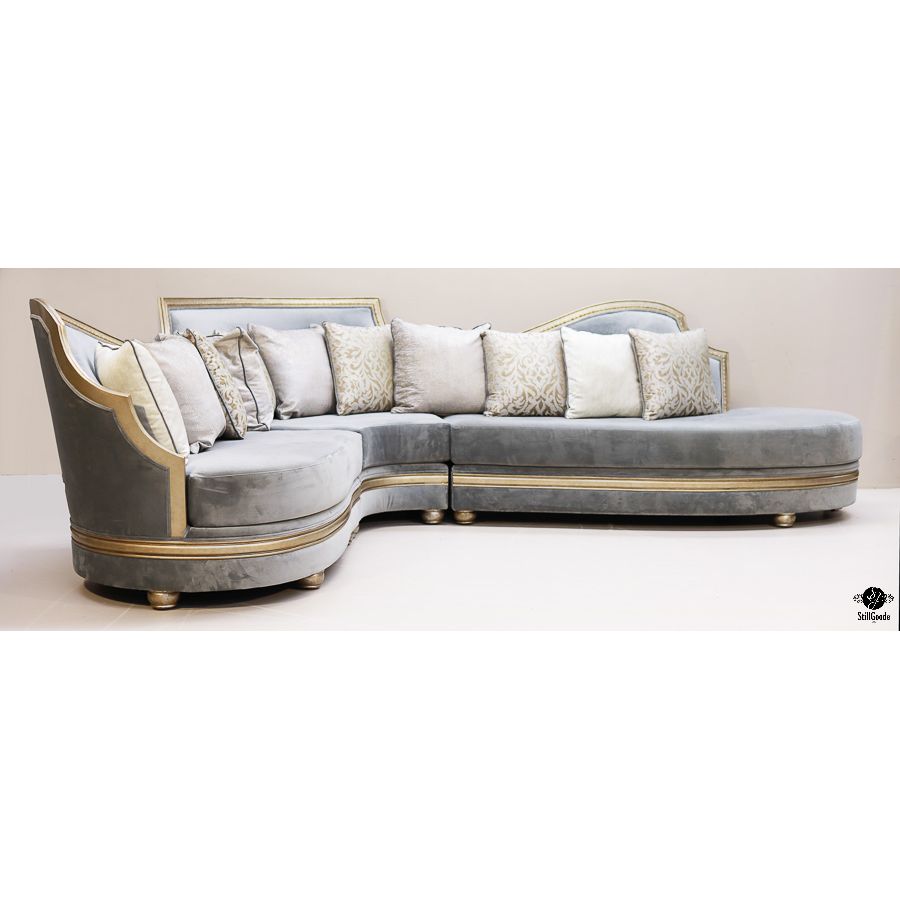 Benetti's Italia Sectional