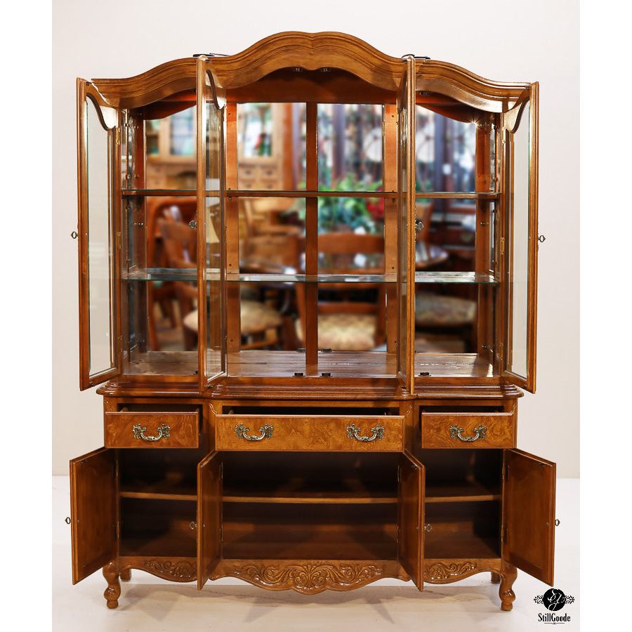 Universal China Cabinet