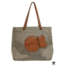 Tommy Hilfiger Purse