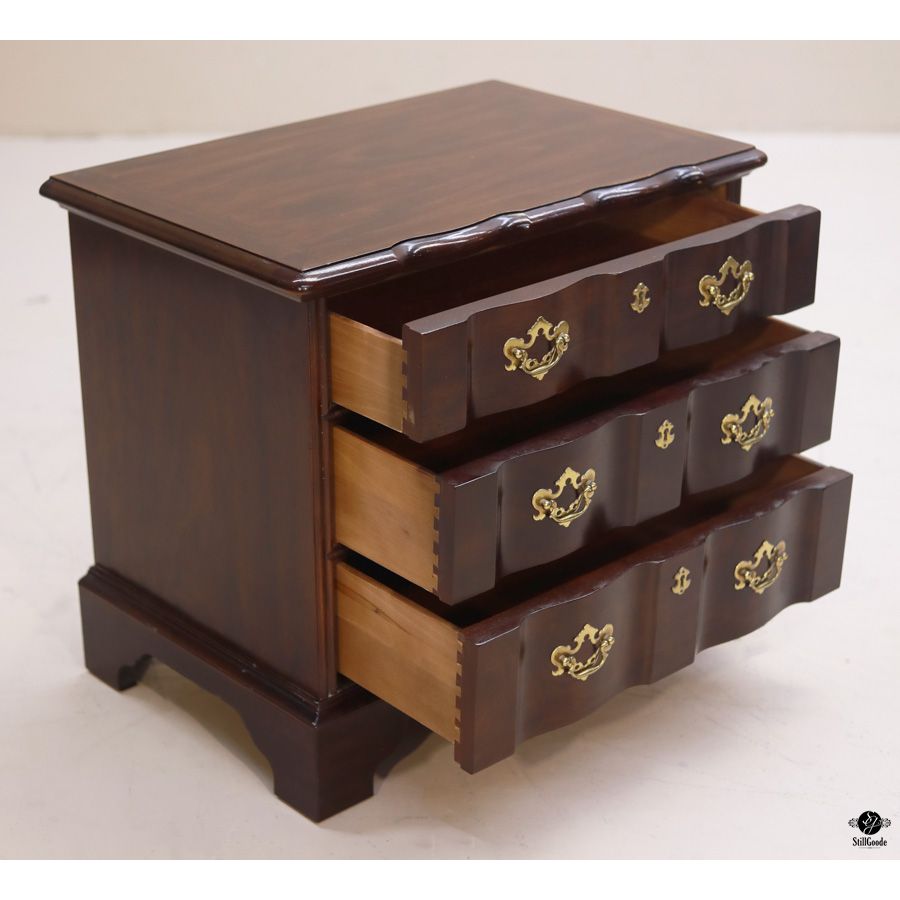 Henredon Nightstands (Pair)