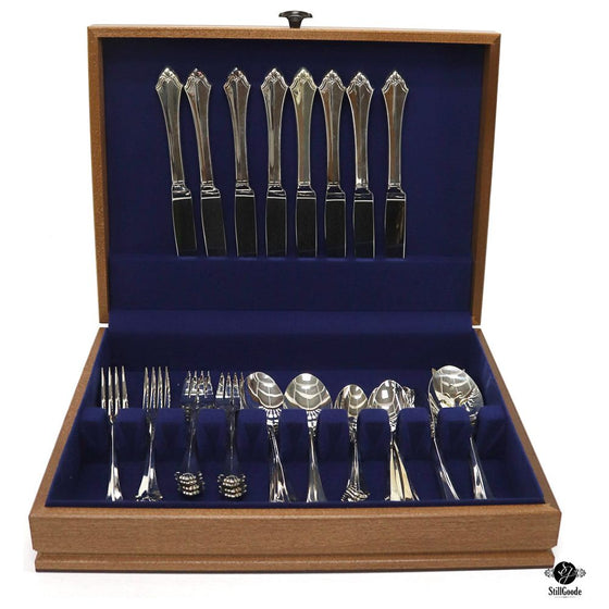 Oneida Flatware Set