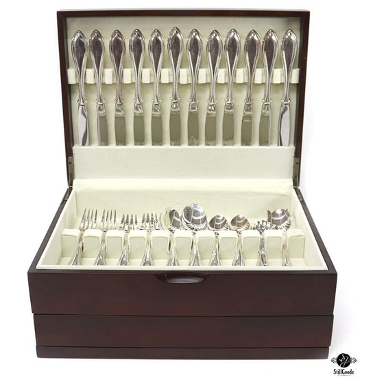 Oneida Flatware Set