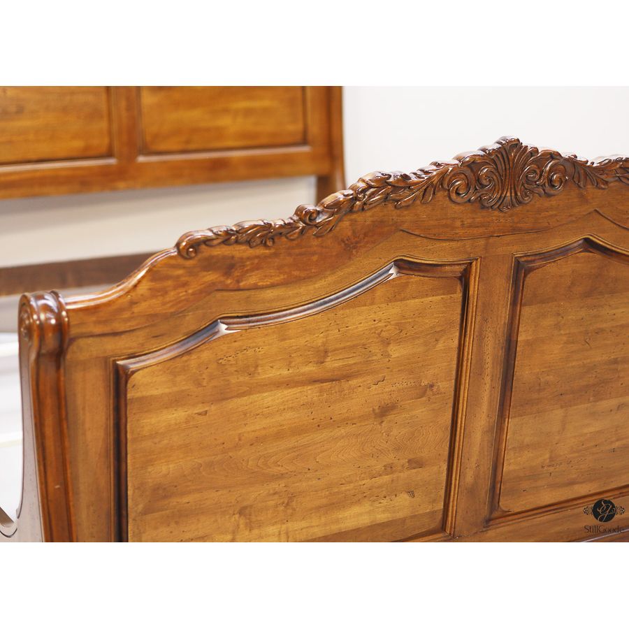 Queen Kincaid Bed
