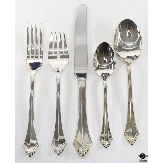 Oneida Flatware Set