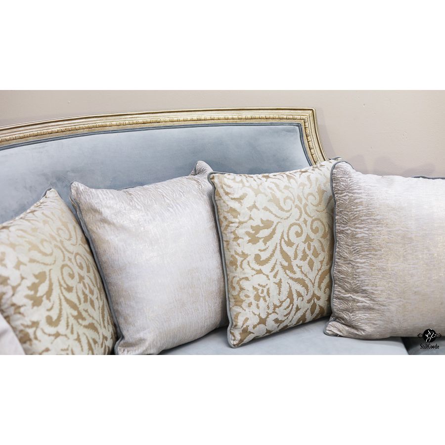 Benetti's Italia Sectional