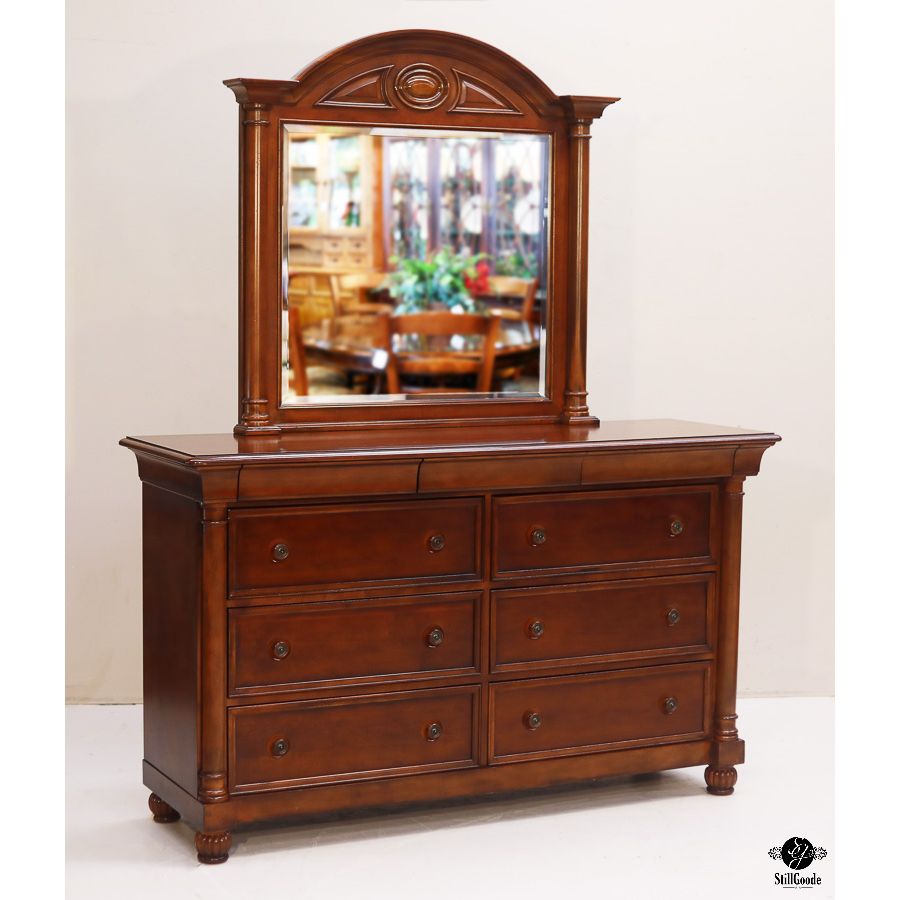 Universal Dresser
